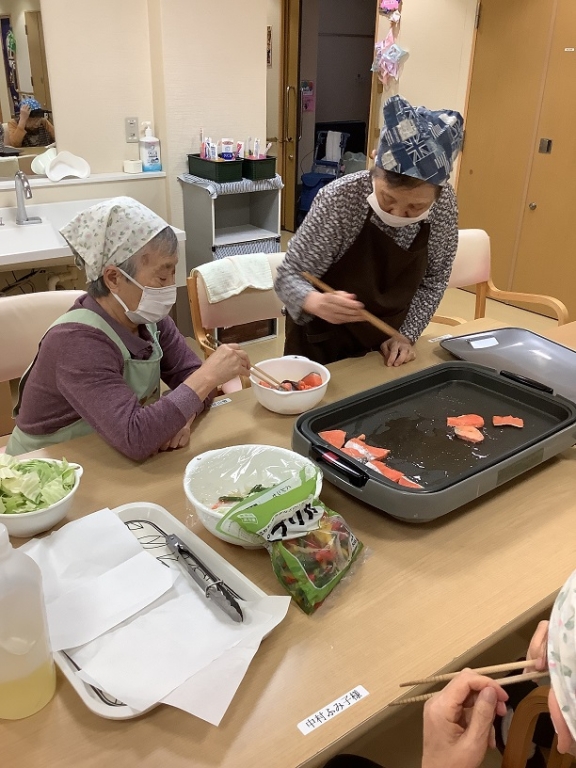 昼食レク（ちゃんちゃん焼き）を行いました