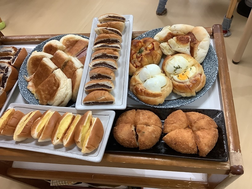 カレーパン、たまごパン各種揃えました🍞