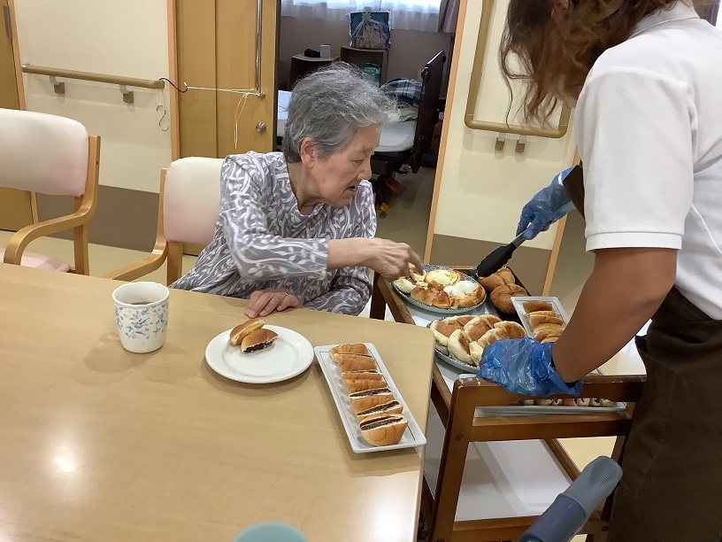 好きなパンを選んでいただきまして