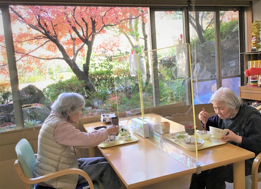 季節を愛でながらの昼食