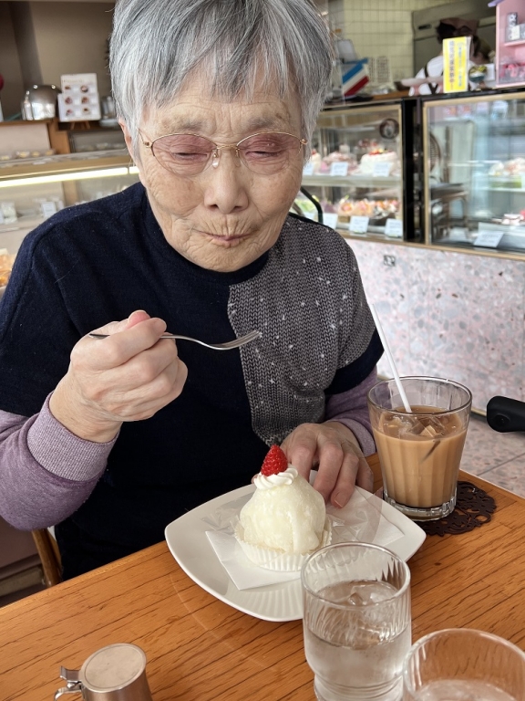 ケーキセット美味しい🍰