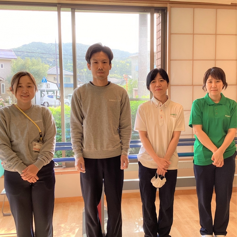 加茂町高齢者福祉センターには、現在、作業療法士、理学療法士、柔道整復師が在籍しています。