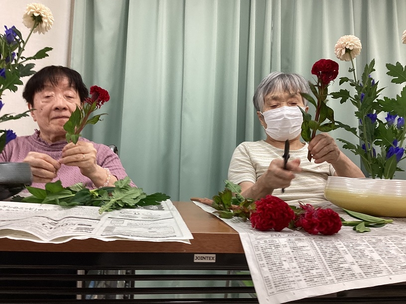 鳳凰槇島で生け花教室を行いました。