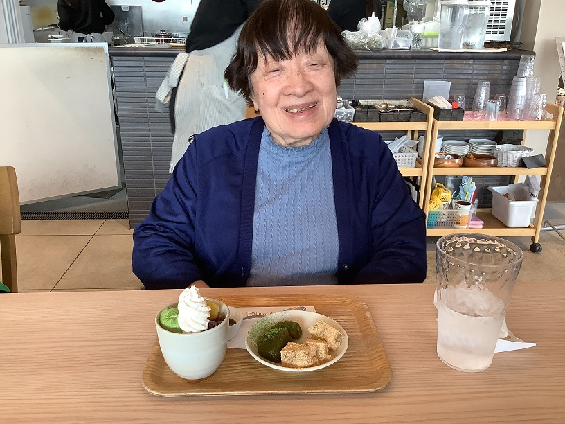 店内にて、おやつ🍨