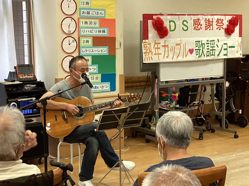 フォークソングの演奏歌唱