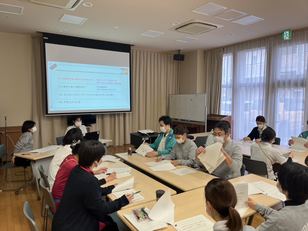 (特養リハビリ)研修のテーマは介護技術！「長く安心安全に暮らすためにできること」