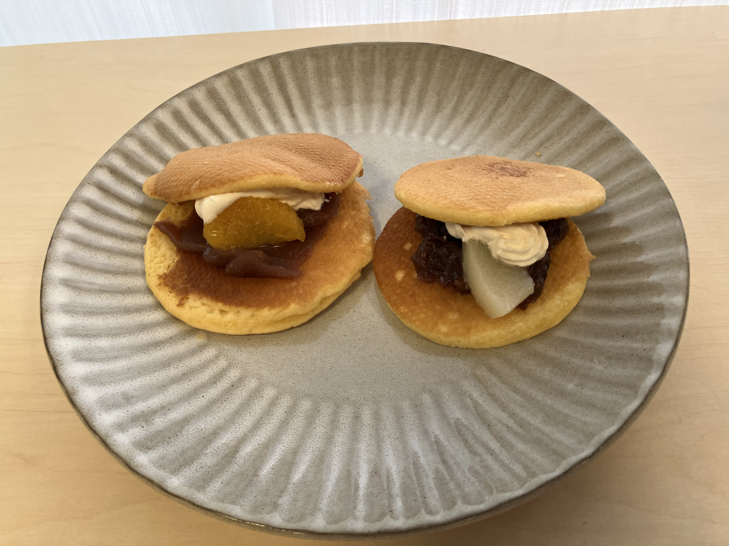 しっとりモチモチの生地にお好きなトッピングで