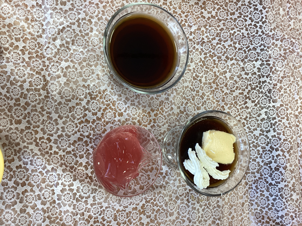 ワイワイ楽しくお茶会です。