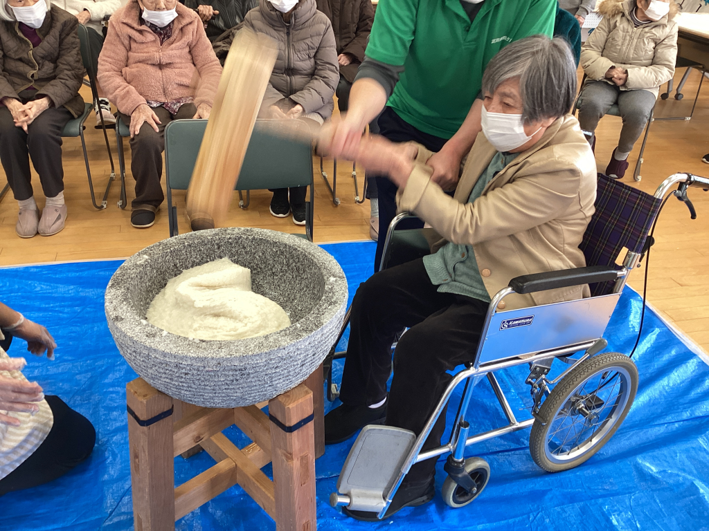 お餅つき