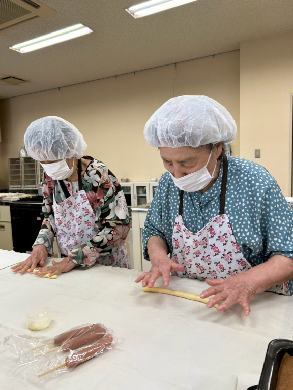 パン作り教室と外食行事　1日目