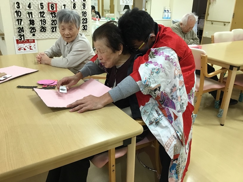 次は福笑い