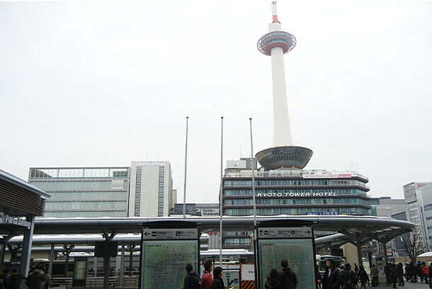 京都駅中央口からの行き方手順1の画像
