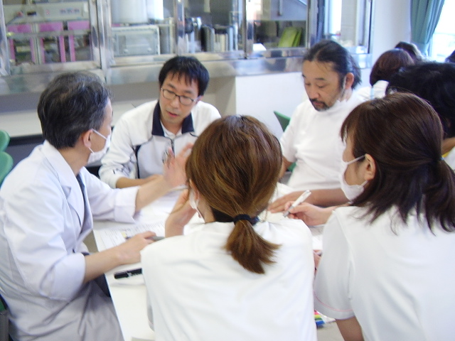 事例検討会を開催しました　精華町国民健康保険病院　副主任（療養・退院支援委員）　澤井亜弥さん