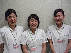 康生会武田病院　看護部　ＳＣＵ　２年目看護師（江隈さん,小谷さん,友田さん）